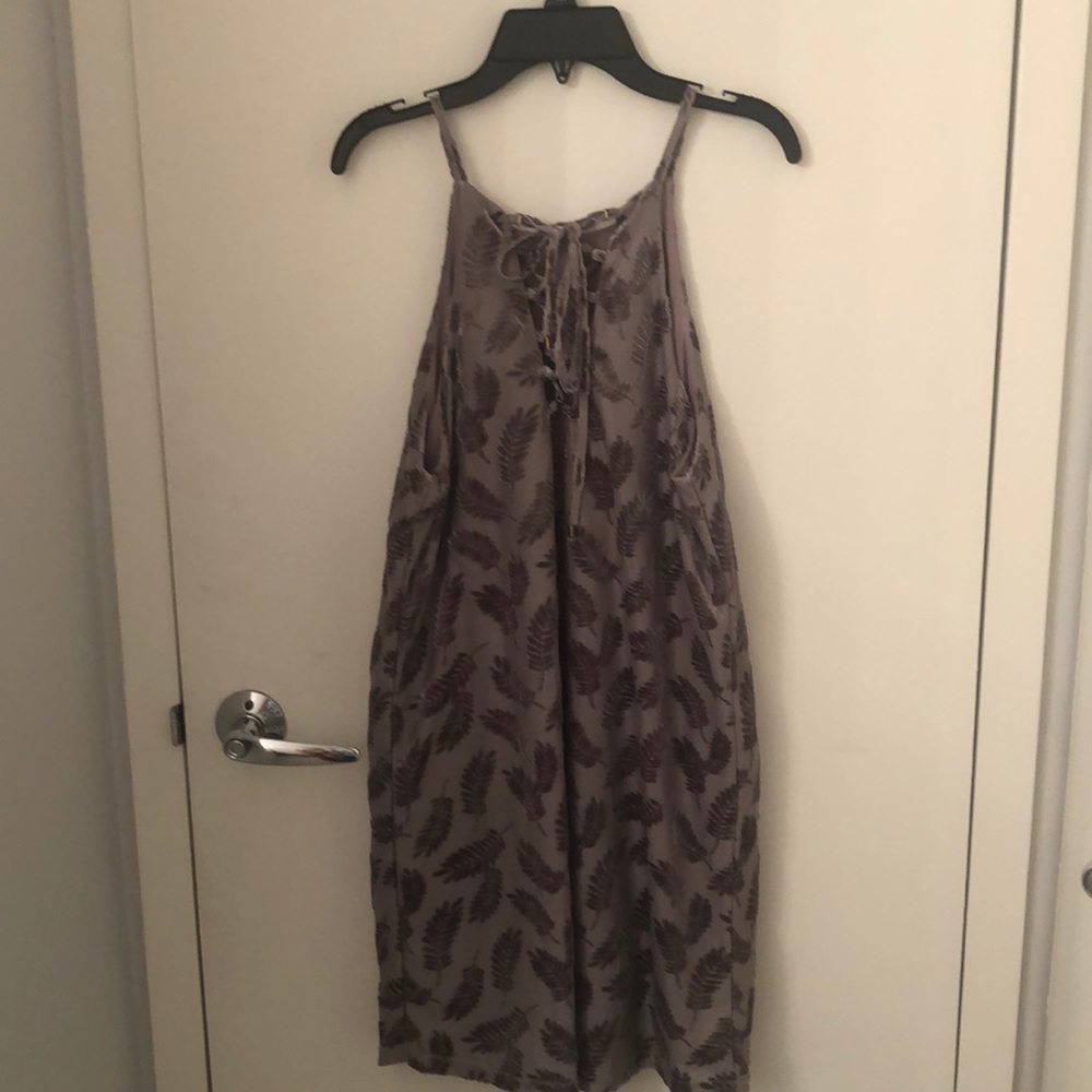 Elegant mini dress with velour embroidery and tie